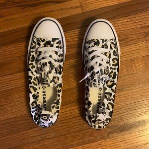 Cheetah print low rise Converse